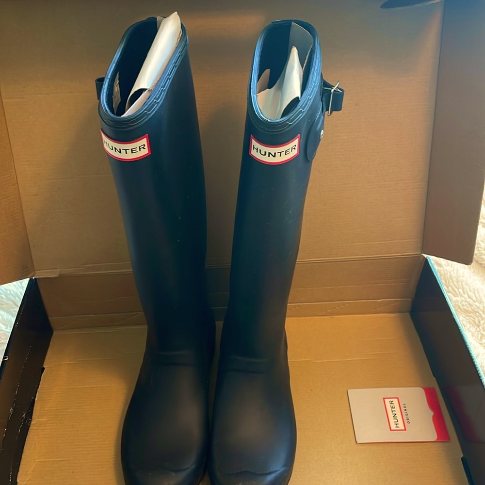 Hunter - Tall Rain Boots - Black - size 8